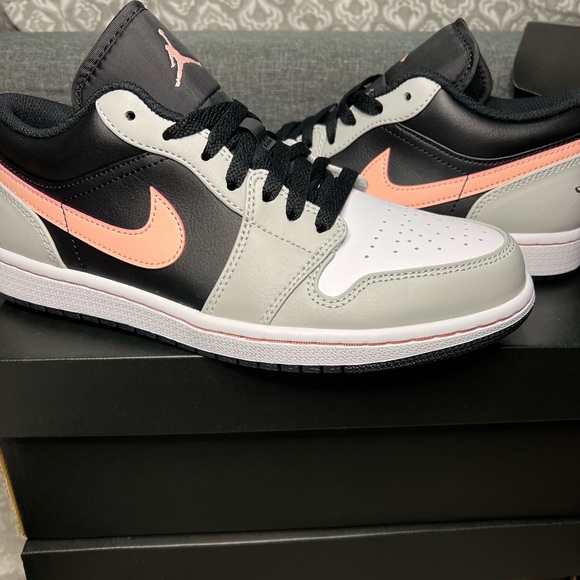JORDAN 1 Low Bleached Coral (black grey pink) - Picture 2 of 5